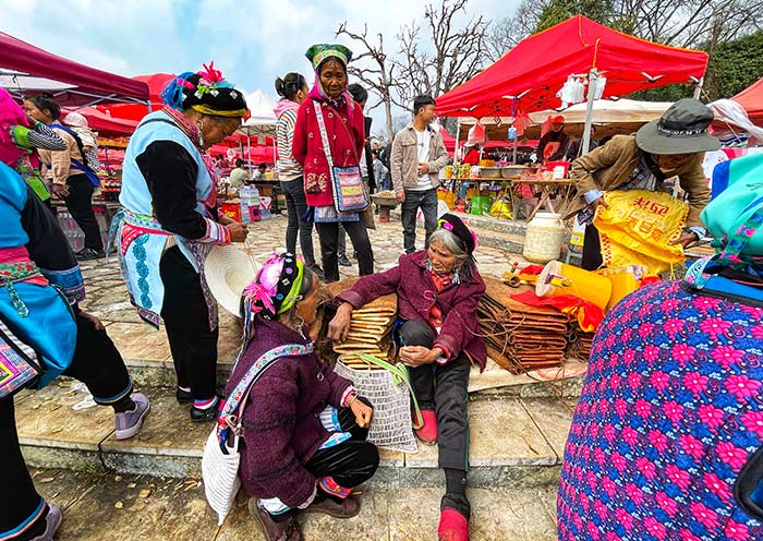 hani-ethnic-group-market1