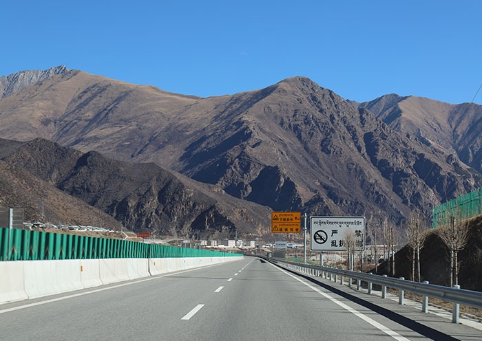 lhasa-nyingchi-motorway2