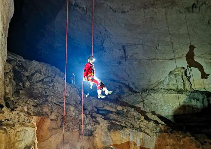 guilin-wild-cave-exploration1