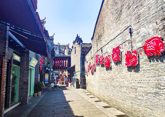 guilin-east-west-alley2